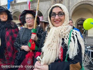 Viterbo - La calza della Befana più lunga del mondo