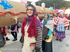 Viterbo - La calza della Befana più lunga del mondo