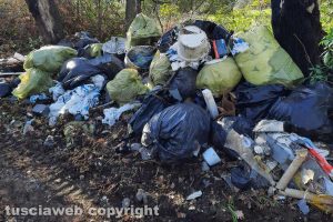 Viterbo - Rifiuti in strada Riello