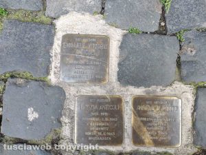 Viterbo - Porta della Verità - Le pietre d'inciampo che ricordano le vittime della Shoa Emanuele Vittorio Anticoli, Letizia Anticoli e Angelo Di Porto