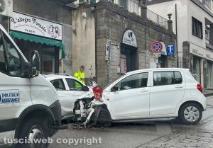 Viterbo - Via della Palazzina - Scontro tra due auto