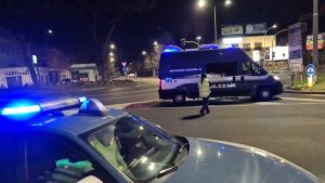 Viterbo - La polizia a piazzale Gramsci