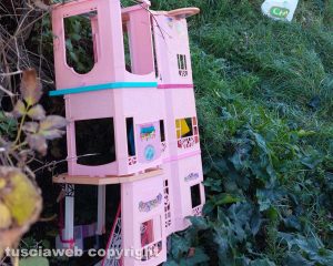 Viterbo - Rifiuti abbandonati in via Monti Cimini