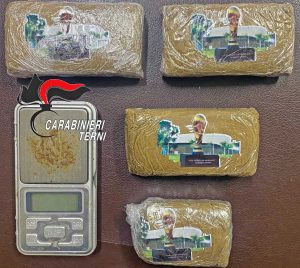 Terni - Carabinieri - La droga sequestrata