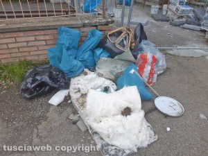 Viterbo - Rifiuti in via Beato Domenico Barbieri
