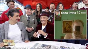Fiorello ironizza sul selfie di don Enzo Prato nudo: "Tu ci credi che è stato hackerato?"