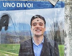 Civita Castellana - Manifesto elettorale di Simone Brunelli con un mirino sulla fronte