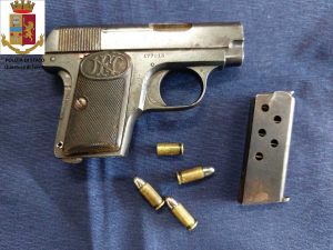 Terni - Polizia - La pistola sequestrata