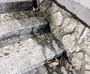 Orte Scalo - Degrado sulla scalinata di corso Garibaldi