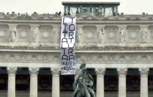 Roma - Lo striscione per Alfredo Cospito