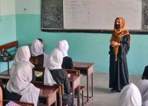 Iran - Teheran - Bambine a scuola