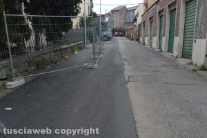 I lavori al manto stradale in via Cesare Pinzi