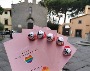 Viterbo - L'iniziativa "Lo stesso bacio"