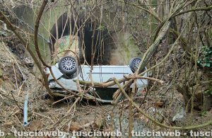 Civita Castellana - Auto precipita nel fossato