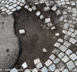 Viterbo - Le buche a piazzale Africa
