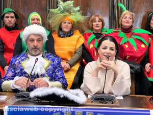 Viterbo - Lucio Matteucci e la sindaca Chiara Fronti alla conferenza stampa di presentazione del Carnevale