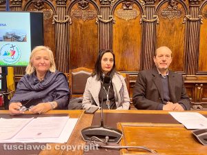 Viterbo - La delegata alla promozione della via Francigena e del Giubileo 2025, Alessandra Croci, l'assessore Katia Scardozzi e l'assessore Silvio Franco