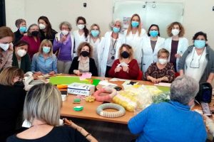 Viterbo - Il laboratorio decorativo per le pazienti oncologiche