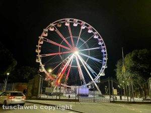 Viterbo - La ruota panoramica di notte a pratogiardino Lucio Battisti