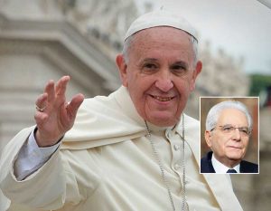 Papa Francesco Bergoglio - Nel riquadro: Sergio Mattarella