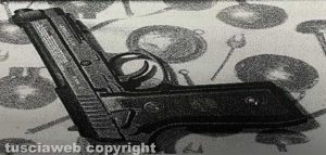 La pistola filmata dalla ex