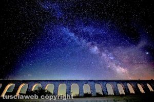 Via lattea sull’acquedotto romano