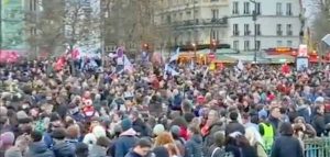 Parigi - Proteste contro la riforma delle pensioni