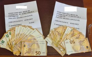 I soldi sequestrati dalla guardia di finanza