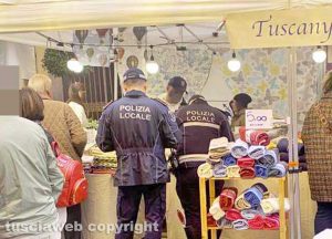 Viterbo - Controlli della polizia locale alle fiera dell'Annunziata
