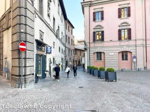 Viterbo - L'ingresso di via San Lorenzo