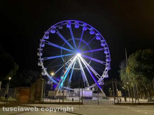Viterbo - La ruota panoramica di notte a pratogiardino Lucio Battisti