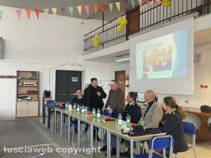 Tuscania - L'incontro della polizia su truffe agli anziani e rischi sui social