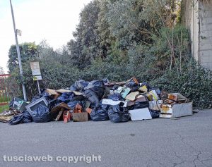 Discarica in strada Castiglione