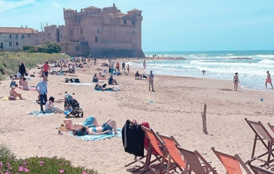 Santa Severa - I bagnanti alla spiaggia del Castello