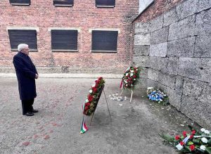 Sergio Mattarella in visita ad Auschwitz