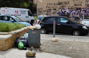 Civitavecchia - Il degrado nel parco di via Betti