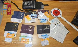 Il contenuto rubato all’interno di un’auto parcheggiata