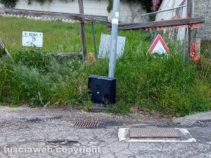 Bagnaia - Tv abbandonata in via del Tavano