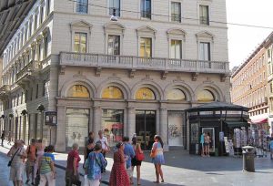 Roma - Il palazzo storico dove c’è il negozio di Fendi