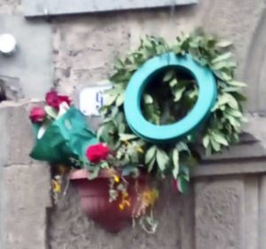 Bassano Romano - La corona di fiori devastata