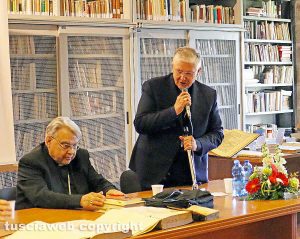 Il vescovo Orazio Francesco Piazza alla presentazione del suo libro su Ireneo di Lione