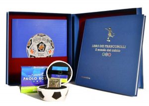 Il libro dei francobolli "Il mondo del calcio"