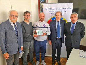 Emanuele Troili riceve il premio Fair play