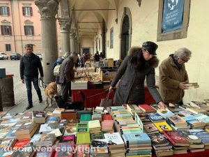 Torna PaperOnly sotto i portici di Palazzo dei Priori
