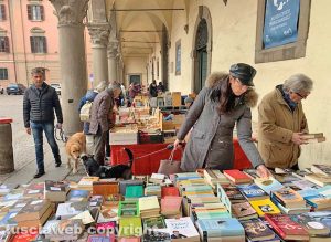 Viterbo - Paperonly, il mercatino del collezionismo cartaceo sotto i portici