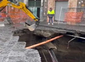 Napoli - Secondigliano - Voragine in via del Cassano