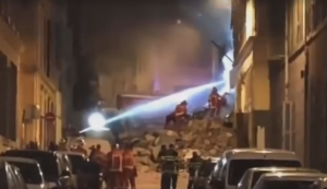 Marsiglia - Il palazzo crollato e i soccorritori a lavoro