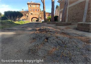 Civitavecchia - Il manto stradale disconnesso a Borgata Aurelia