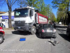 Acquapendente - Scontro tra due auto e un camion
