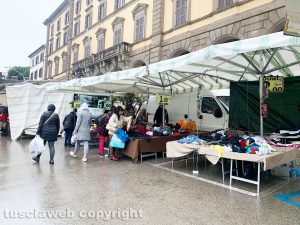 Viterbo - Prova generale con lo spostamento del mercato del sabato a piazza della Rocca